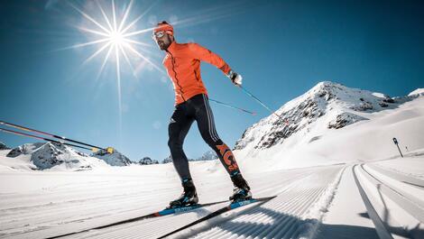 Langlaufen bei Sonnenschein im Pitztal