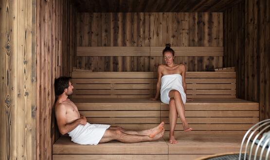 Paar in der Sauna