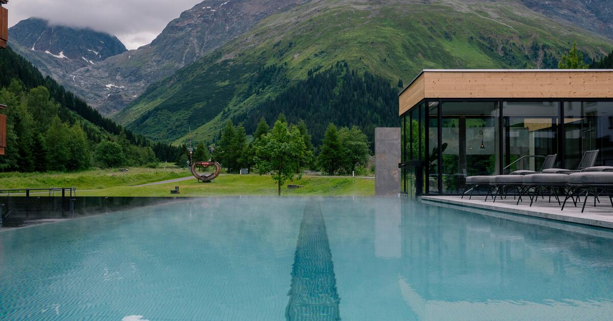 Neuer Outdoor Infinity-Pool: DAS VIER – Sport- & Wellnesshotel